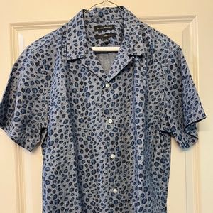 Size M Banana Republic Short Sleeve